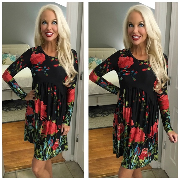 Dresses & Skirts - ❤️LAST 1! Stunning Empire Waist Floral Dress!